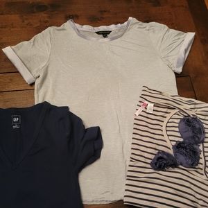 ✨️3 for $35. Banana Republic. GAP T-shirt Tank Top Bundle. Medium